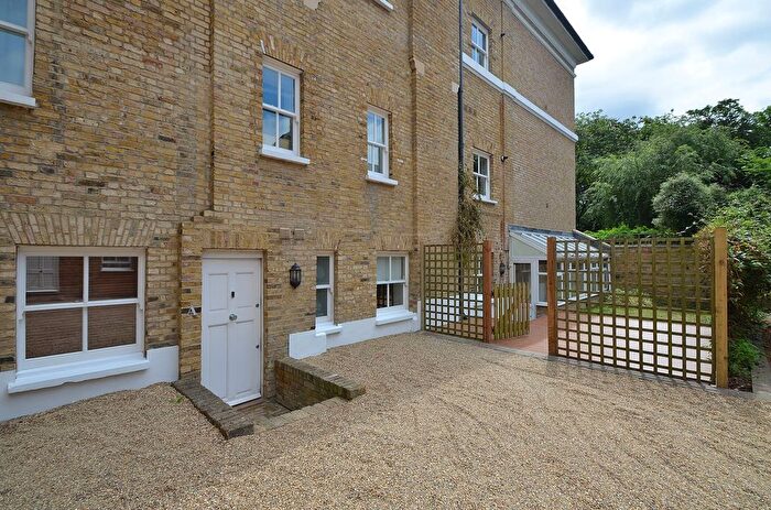 2 Bedroom Flat To Rent In Beulah Hill, Crystal Palace, SE19