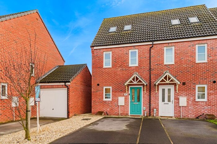 3 Bedroom End Terrace House For Sale In Palm House Drive, Selby, YO8