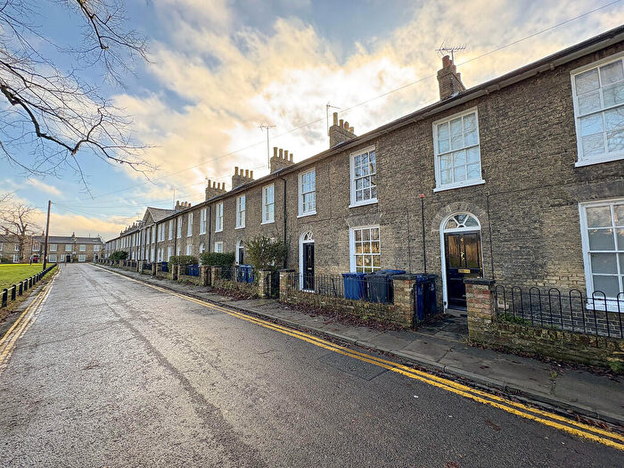 3 Bedroom Terraced House To Rent In New Square, Cambridge, CB1