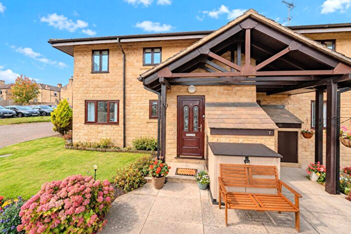 2 Bedroom Apartment For Sale In Claremont Gardens, Farsley, Pudsey, West Yorkshire, LS28