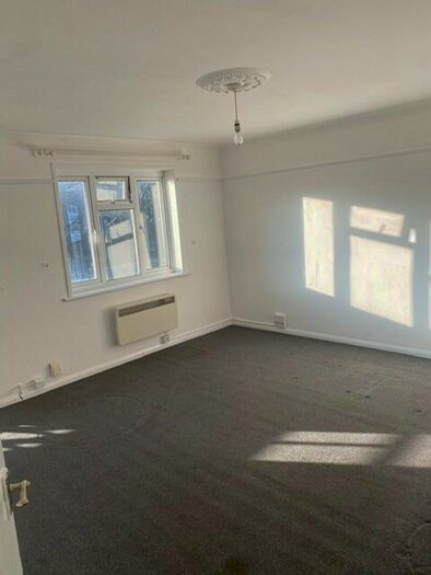 3 Bedroom Flat To Rent In Cornwallis Crescent, Portsmouth, Hampshire, PO1