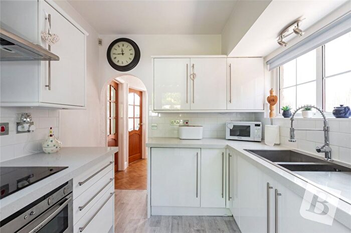 3 Bedroom Semi-Detached House For Sale In Valley Drive, Gravesend, Kent, DA12