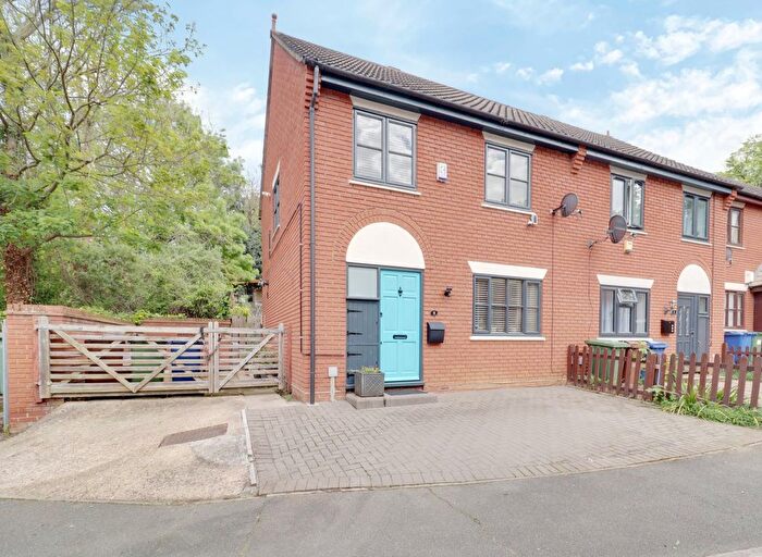 3 Bedroom Terraced House For Sale In Church Hollow, Purfleet-On-Thames, RM19