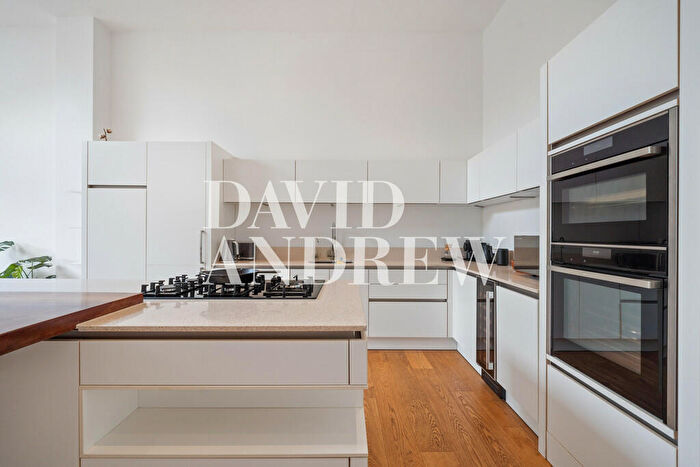3 Bedroom Flat To Rent In Gloucester Drive, N4