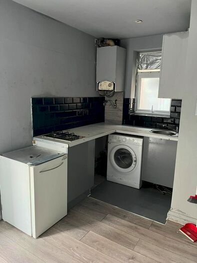 Studio To Rent In High Road, Ilford, IG1