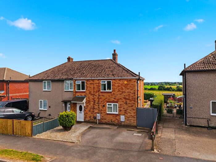 3 Bedroom Semi-Detached House For Sale In Kingsley Crescent, Stonebroom, DE55
