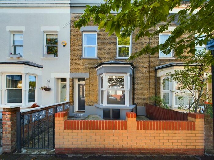 1 Bedroom Flat To Rent In Clinton Road, Forest Gate, London, E7