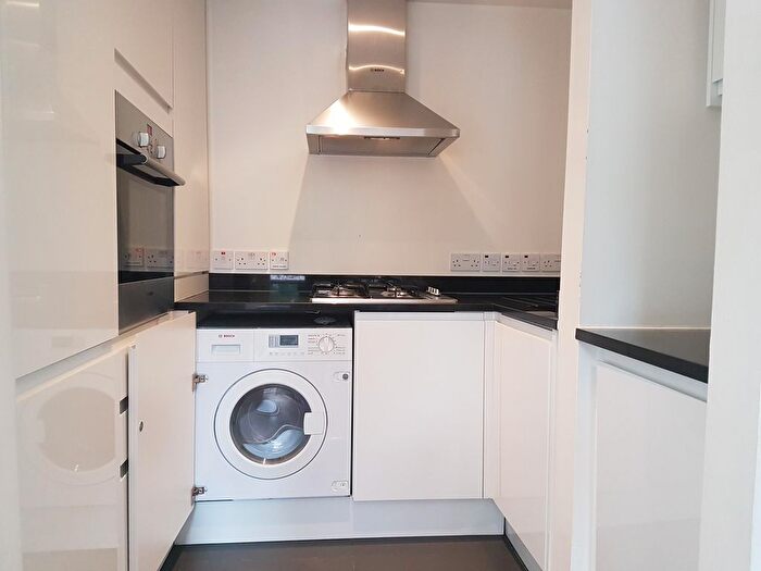 1 Bedroom Flat To Rent In Stowe Road, London, W12
