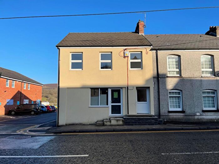2 Bedroom Flat To Rent In Cwmamman Road, Ammanford, Carmarthenshire, SA18