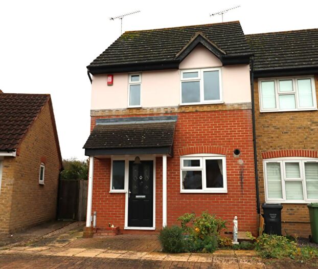 2 Bedroom End Of Terrace House To Rent In Kingsley Meadows, SS12