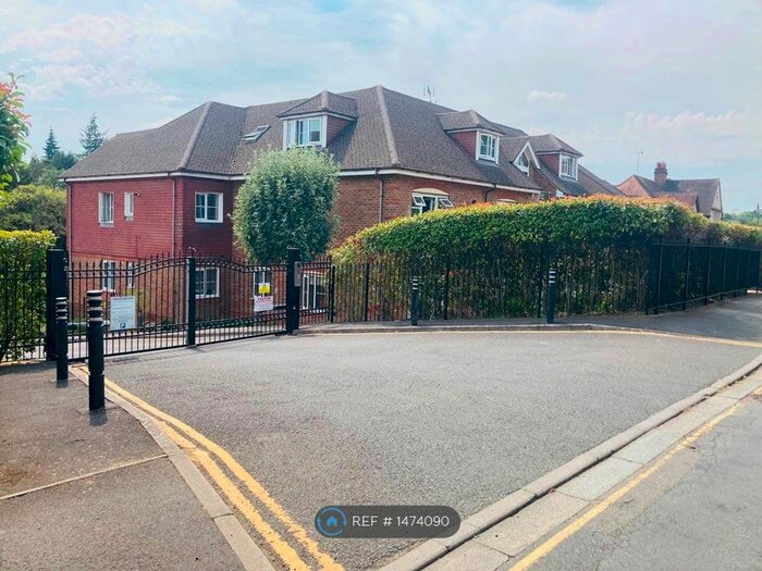 2 Bedroom Flat To Rent In St Monica's Road, Kingswood, KT20