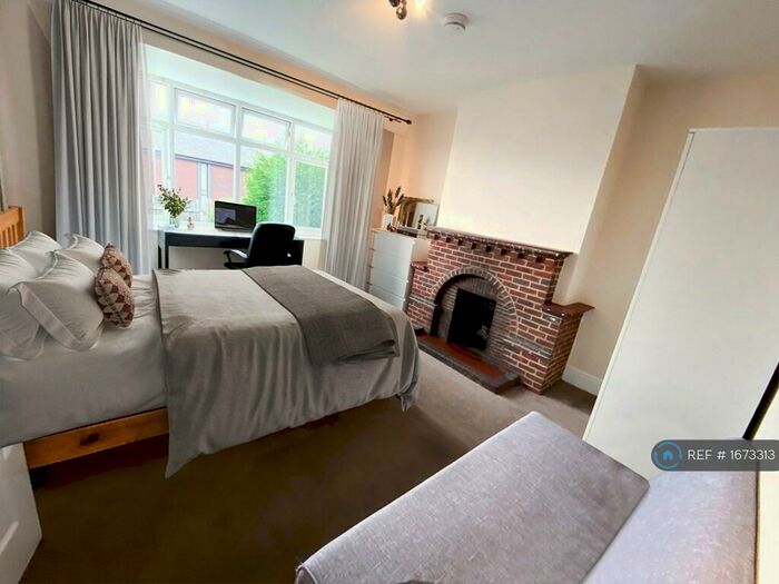 5 Bedroom Semi-Detached House To Rent In Britten Close, Colchester, CO4