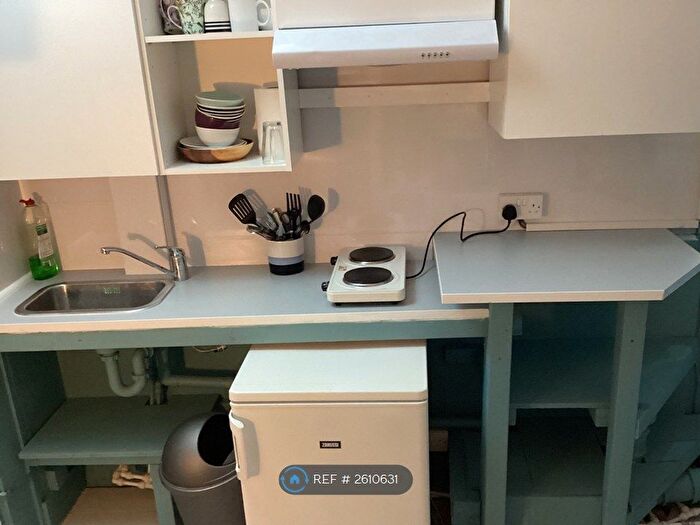 Studio To Rent In Bulwer Street, London, W12