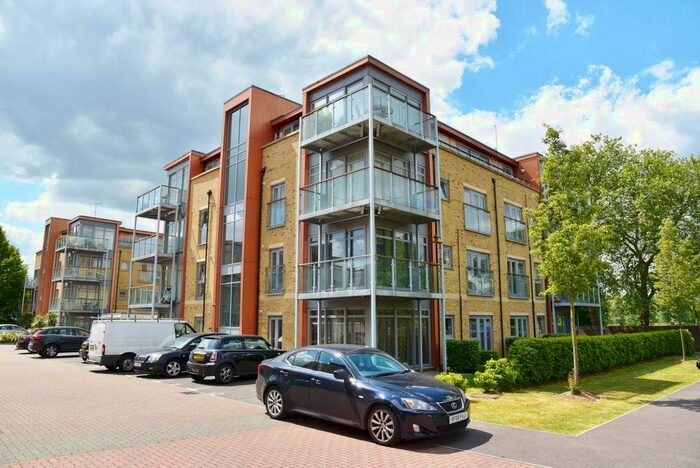 2 Bedroom Flat To Rent In Southcott Road, Teddington, TW11