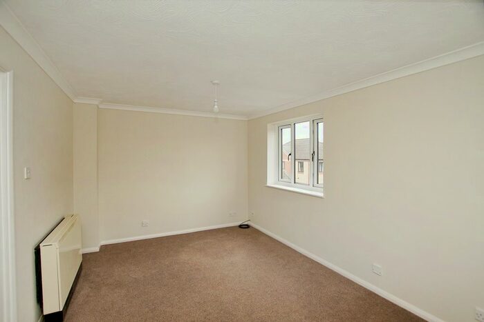 1 Bedroom Flat For Sale In Loughman Close, Kingswood, Bristol, Gloucestershire, BS15