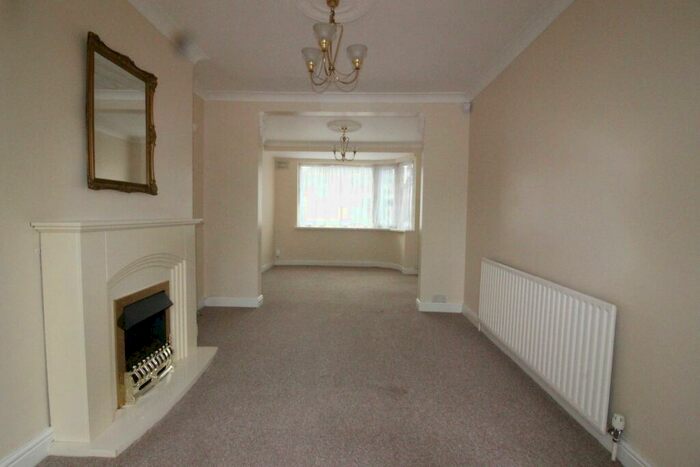 3 Bedroom Semi-Detached House To Rent In Dunedin Road, Birmingham, B44