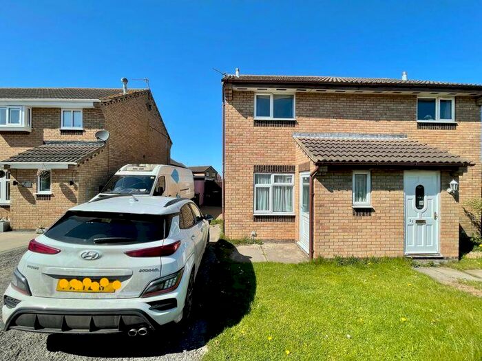 2 Bedroom Semi-Detached House For Sale In Yardley Way, Laceby Acres, DN34