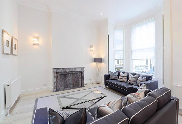 4 Bedroom Flat To Rent In Somerset Court, Lexham Gardens, London, W8