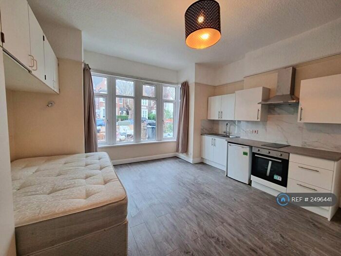 Studio To Rent In Blenheim Gardens, London, NW2