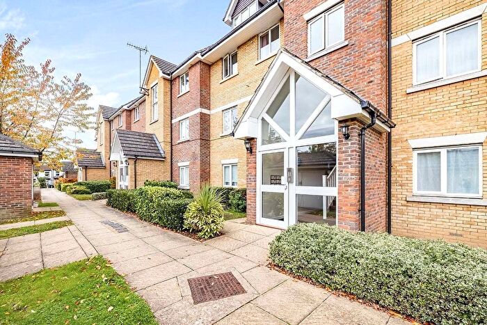 2 Bedroom Flat To Rent In Farthing Close, Watford, Hertfordshire, WD18