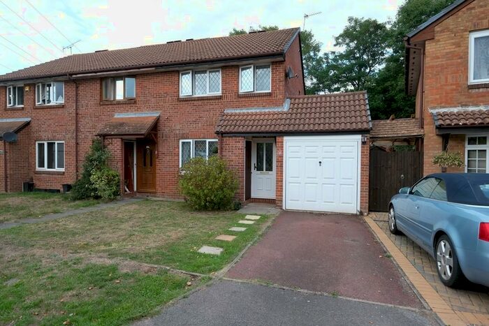 3 Bedroom End Of Terrace House To Rent In Nickleby Gardens, SO40