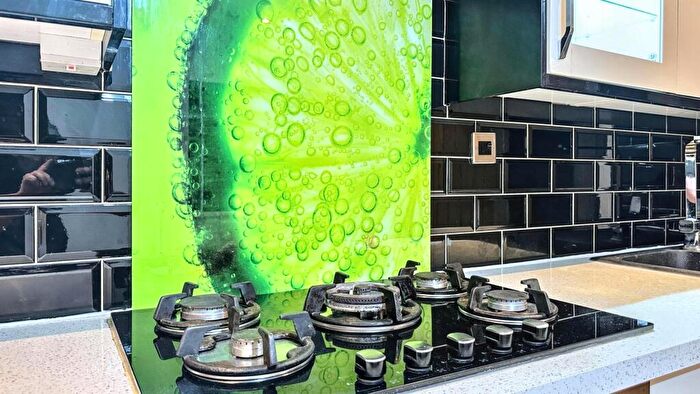 2 Bedroom Apartment To Rent In Tudor Street, Cardiff, CF11