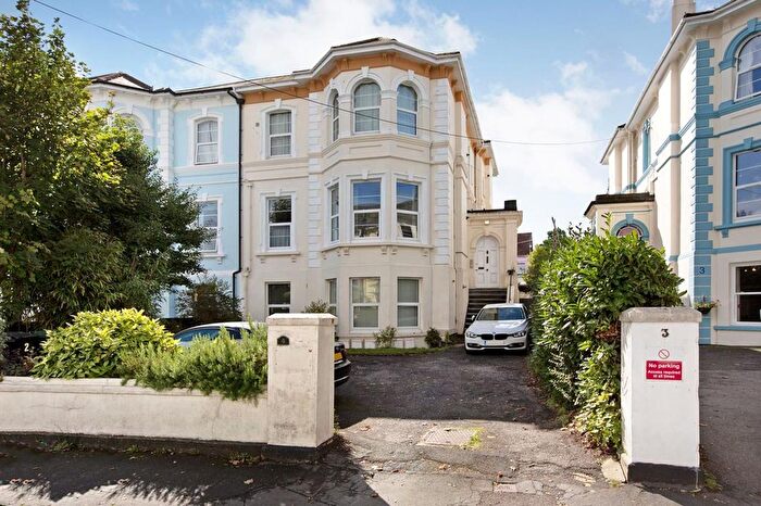 3 Bedroom Flat For Sale In Barton Villas, Dawlish, EX7