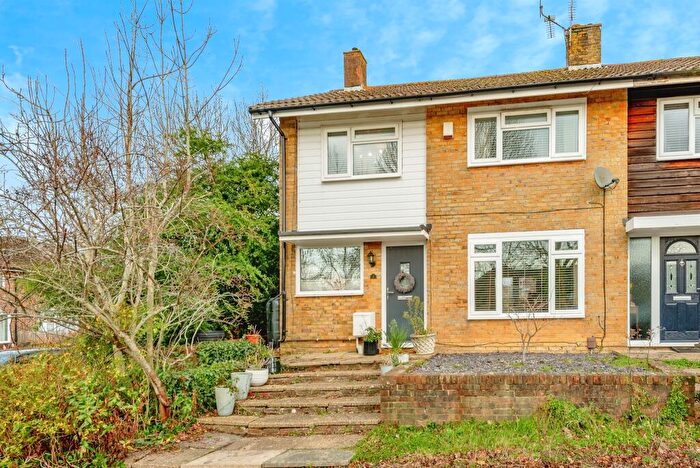 3 Bedroom End Of Terrace House For Sale In Kennet Close, Crawley, RH11