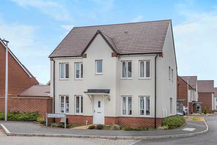 3 Bedroom Detached House To Rent In Planner Walk, Wokingham, RG40