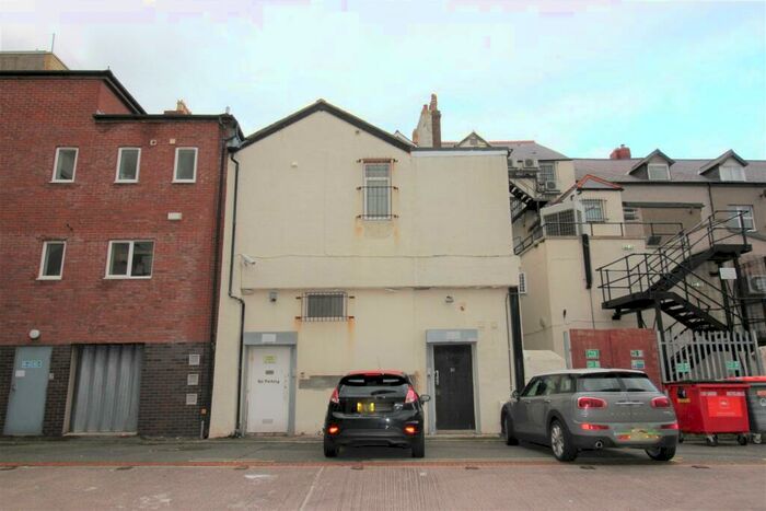3 Bedroom Apartment To Rent In Stephen Street, Llandudno, Conwy, LL30