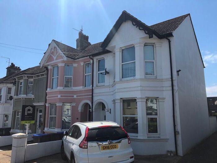 1 Bedroom Flat To Rent In Underdown Road, Southwick, BN42