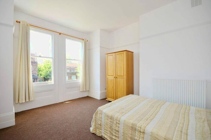 1 Bedroom Flat To Rent In Knatchbull Road, Camberwell, London, SE5