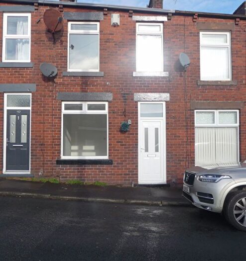 3 Bedroom Flat To Rent In Alfred Street, Shaw, Oldham, OL2
