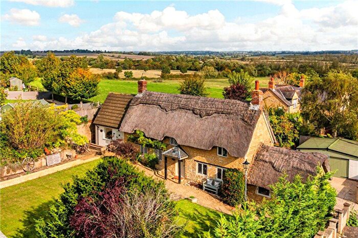 4 Bedroom Detached House For Sale In Grafton Road, Yardley Gobion, Northamptonshire, NN12
