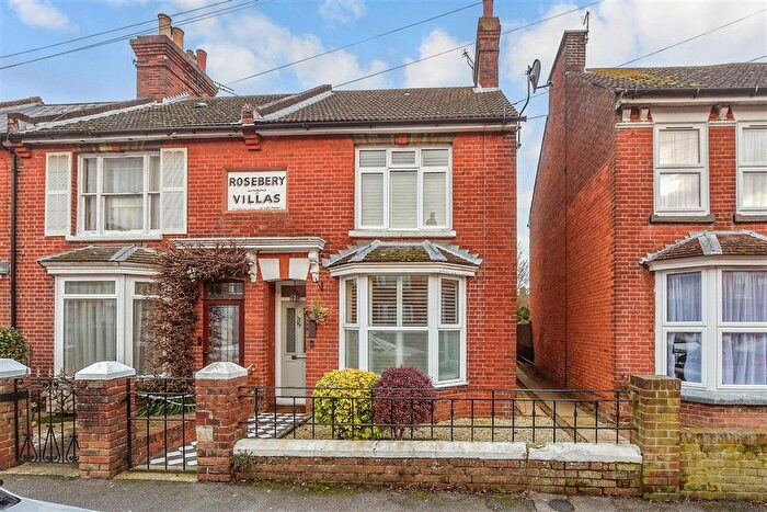 3 Bedroom End Terrace House For Sale In Christchurch Road, Ashford, Kent, TN23