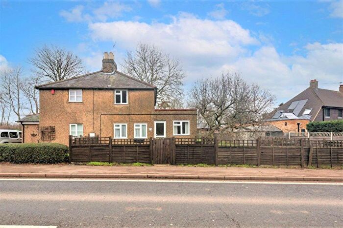 2 Bedroom Semi-Detached House For Sale In The Ridgeway, Enfield, EN2