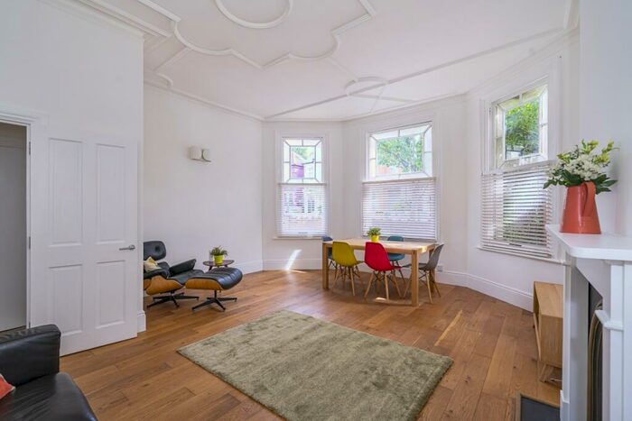 2 Bedroom Flat To Rent In Fordwych Road London, NW2