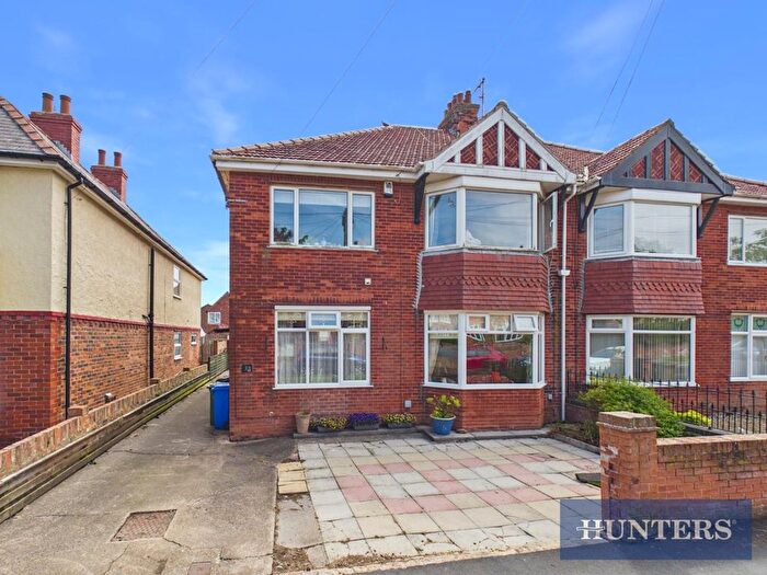 2 Bedroom Flat For Sale In First Avenue, Bridlington, YO15