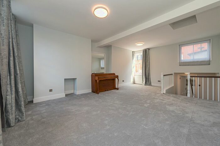 2 Bedroom Maisonette To Rent In Enford Street, London, W1H