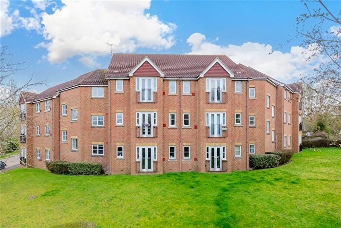 2 Bedroom Flat For Sale In Guinness Drive, Wainscott, Rochester, Kent, ME3
