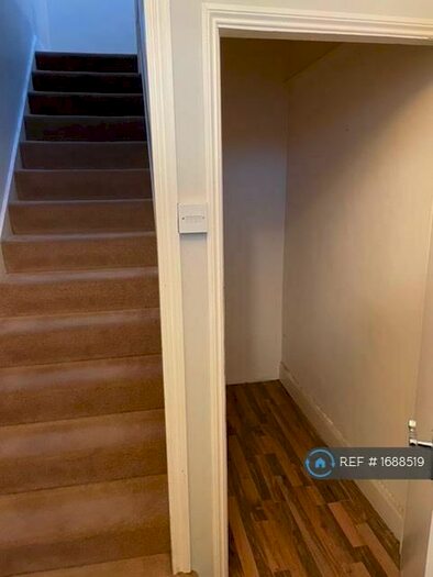 2 Bedroom Flat To Rent In Middle Street, Brockham, Betchworth, RH3