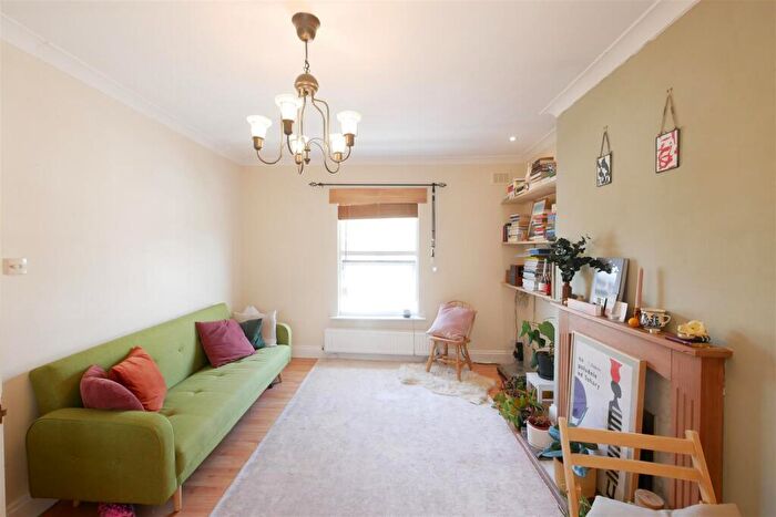 2 Bedroom Apartment To Rent In Digby Crescent, London, N4