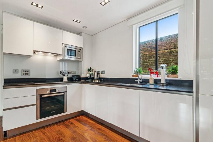 1 Bedroom Flat To Rent In Times Court, Retreat Road, Richmond, TW9