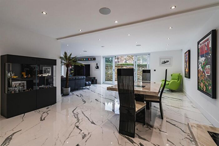 4 Bedroom Detached House For Sale In Soaper Lane, Dronfield, S18