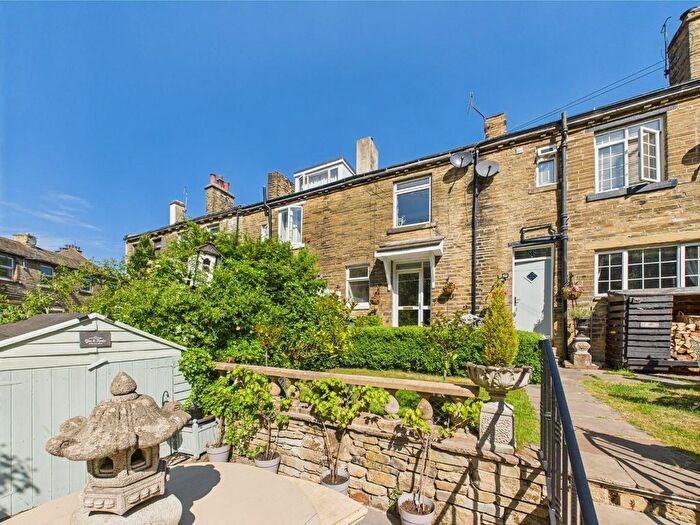 1 Bedroom Flat For Sale In Strand, Bingley, BD16