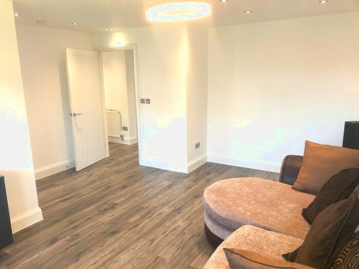 2 Bedroom Flat To Rent In Pennine Way, Harlington, Hayes UB3