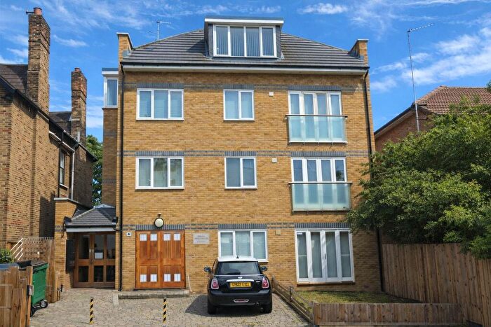 2 Bedroom Apartment To Rent In Addiscombe Grove, Croydon, Surrey, CR0