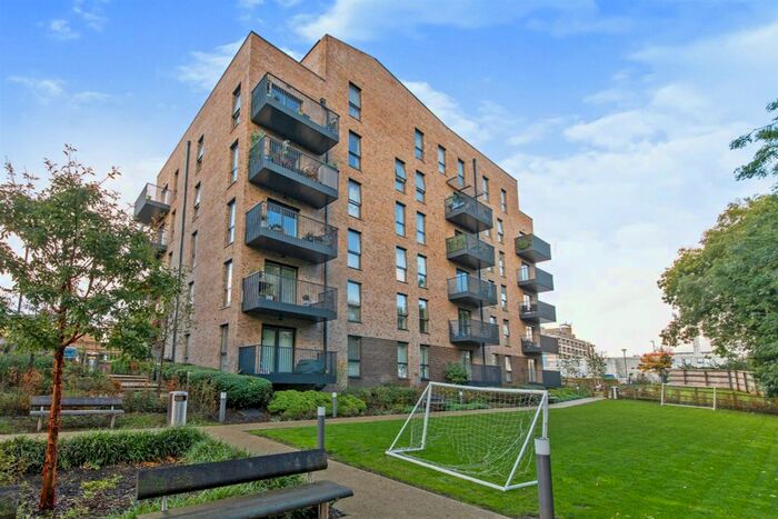 1 Bedroom Flat To Rent In Riverwell Close, Watford, WD18