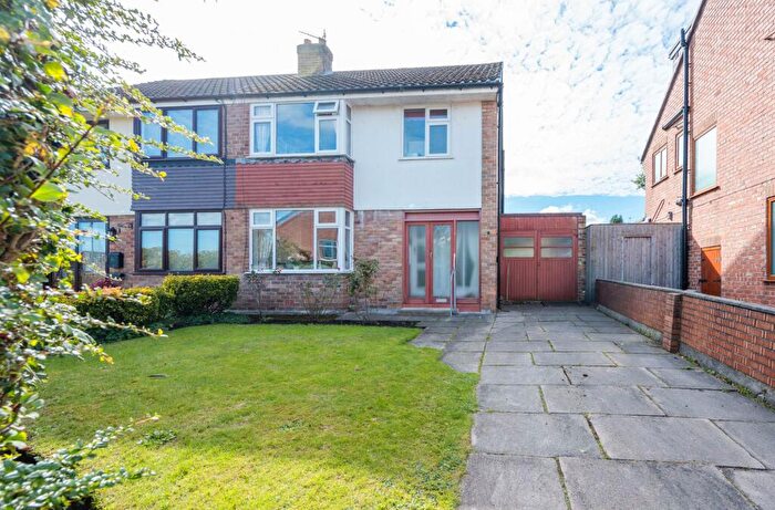 3 Bedroom Semi-Detached House For Sale In Peet Avenue, Ormskirk, L39