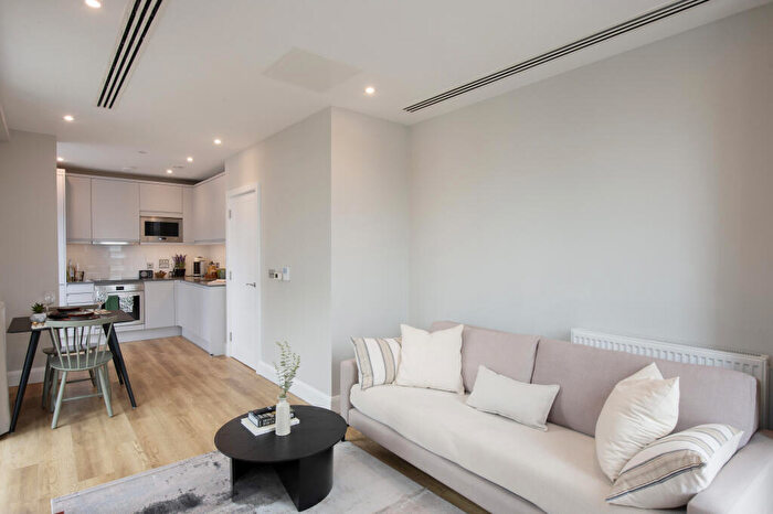 1 Bedroom Apartment To Rent In Moat Street, London, SW11